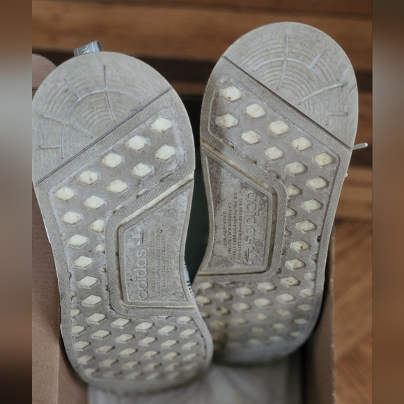 Adidas NMD R1 - Picture 2 of 2